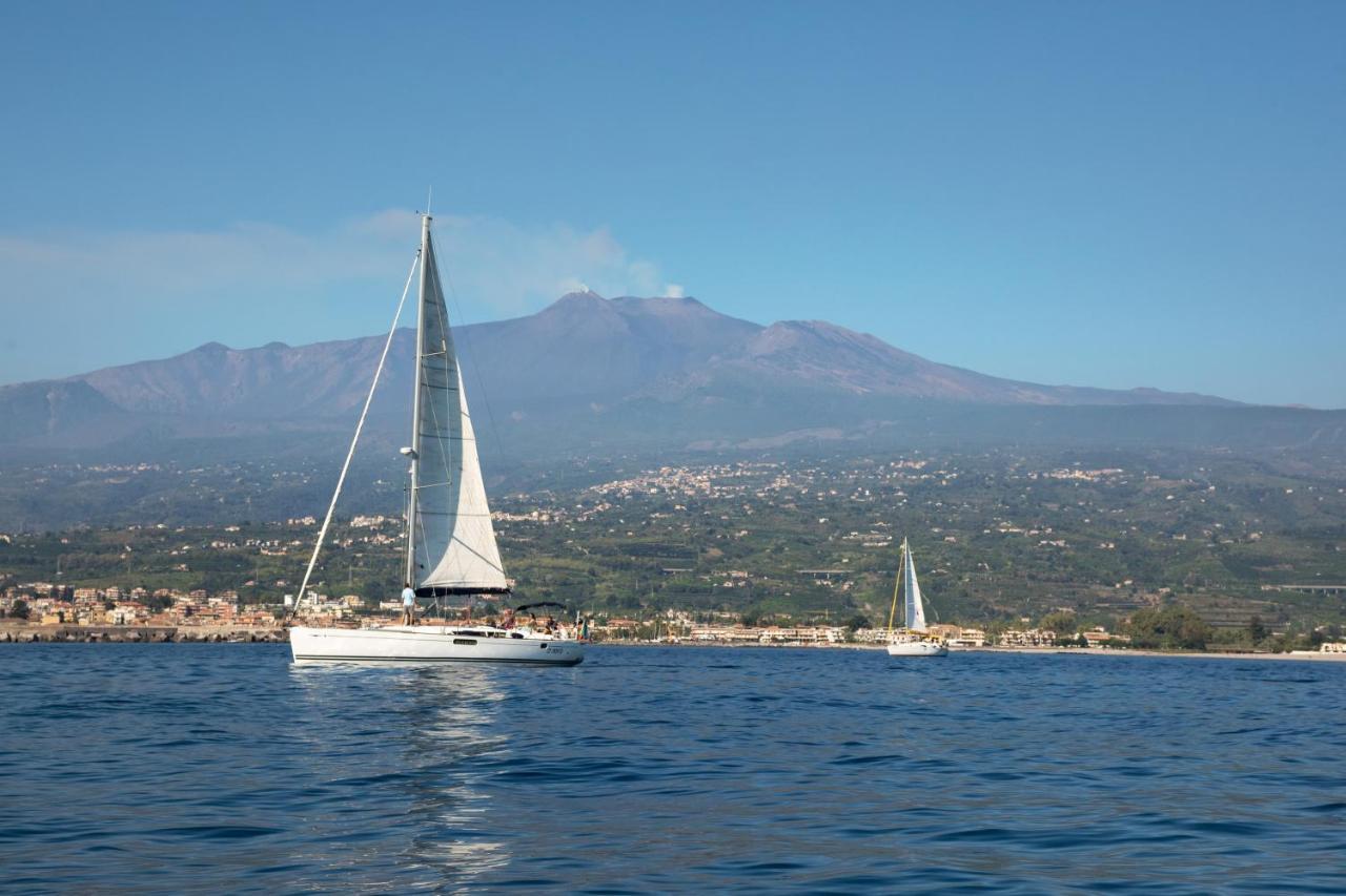 Zaffiro Lavico Rooms Etna Nature Sea Acireale Bagian luar foto