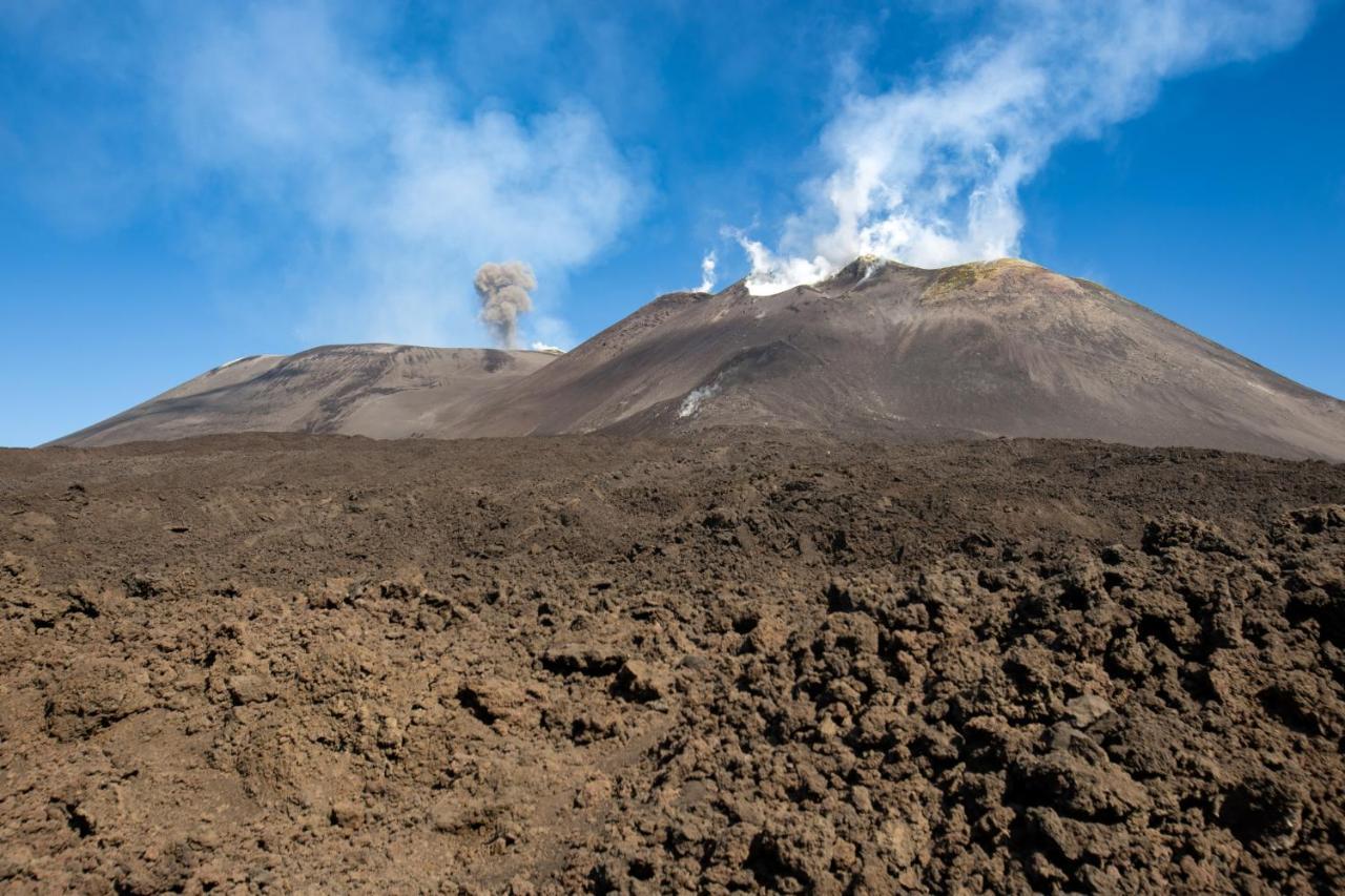 Zaffiro Lavico Rooms Etna Nature Sea Acireale Bagian luar foto