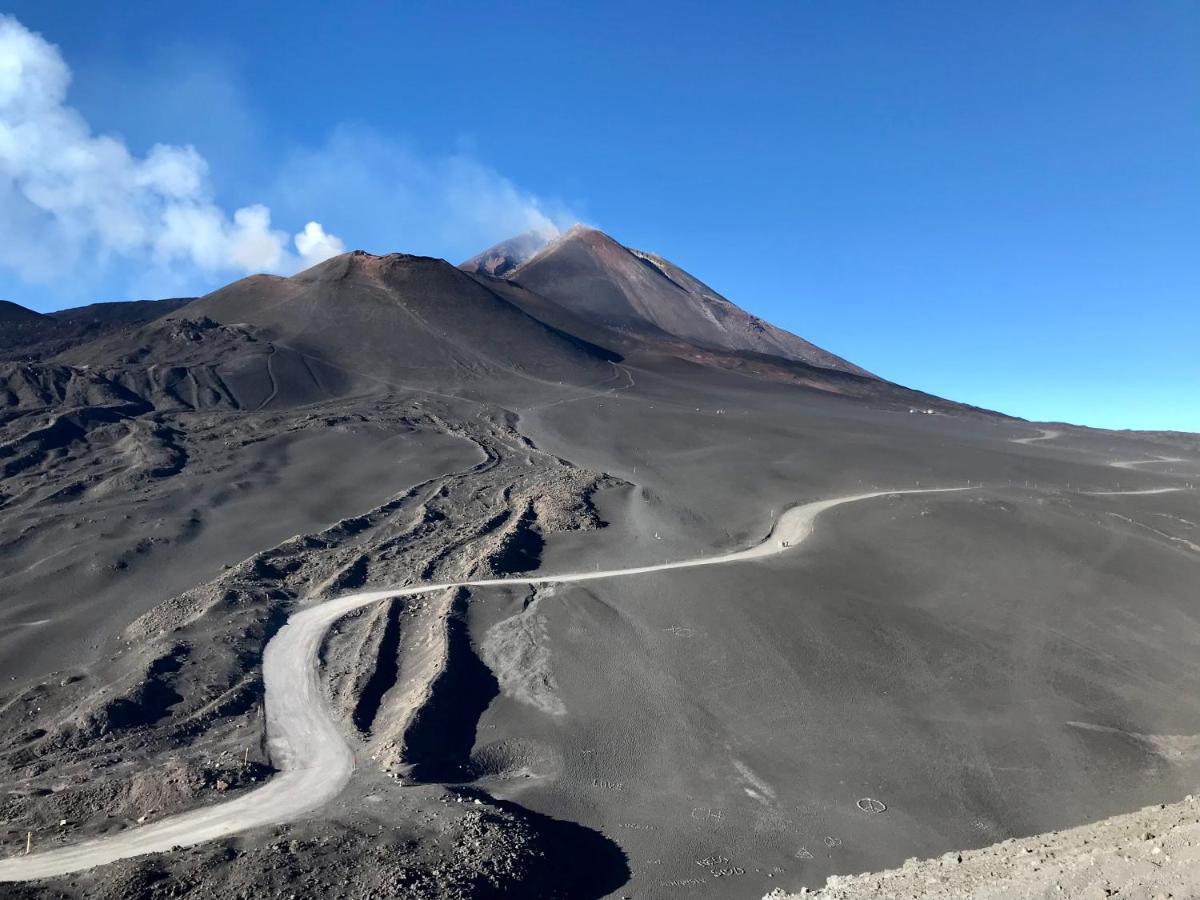 Zaffiro Lavico Rooms Etna Nature Sea Acireale Bagian luar foto