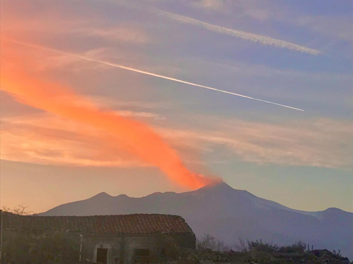 Zaffiro Lavico Rooms Etna Nature Sea Acireale Bagian luar foto